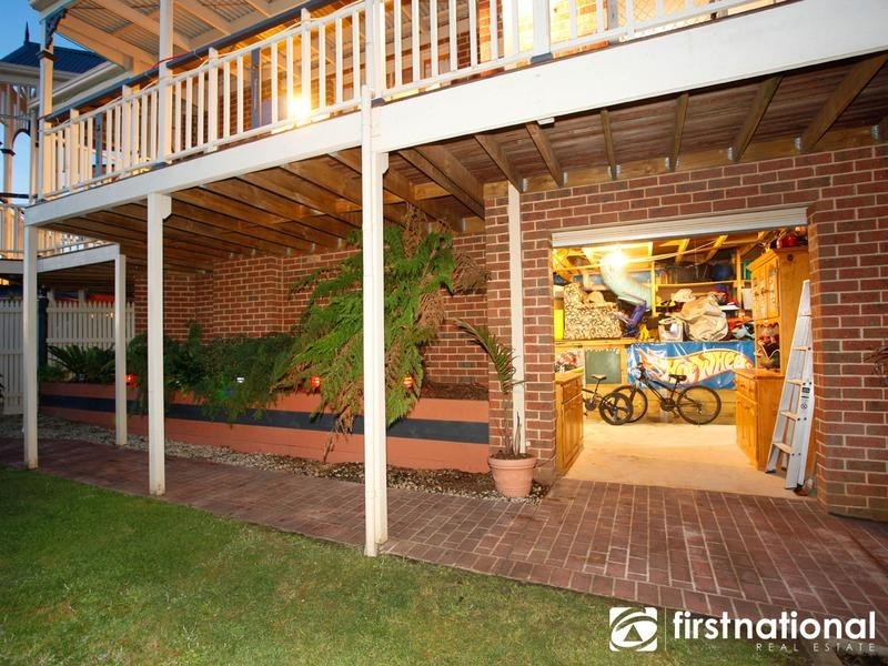 8 Otterburn Drive, Berwick VIC 3806