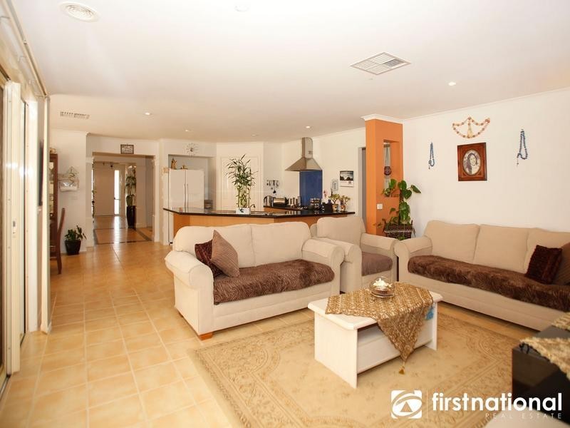 26 Homewood Boulevard, Hallam VIC 3803