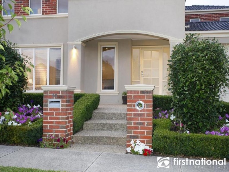 14 McNair Court, Berwick VIC 3806