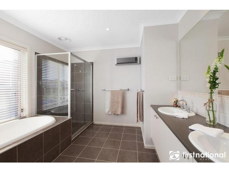 14 McNair Court, Berwick VIC 3806