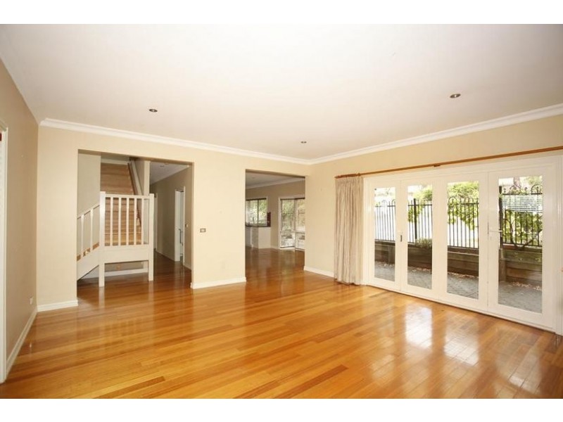 2/20 Outlook Drive, Berwick VIC 3806