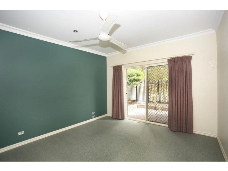 2/20 Outlook Drive, Berwick VIC 3806