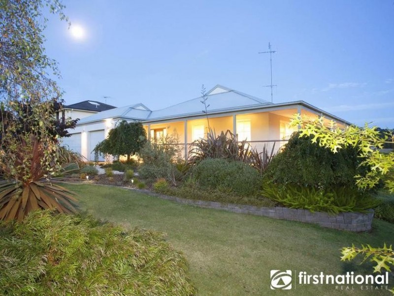 27 Rydaldene Way, Berwick VIC 3806