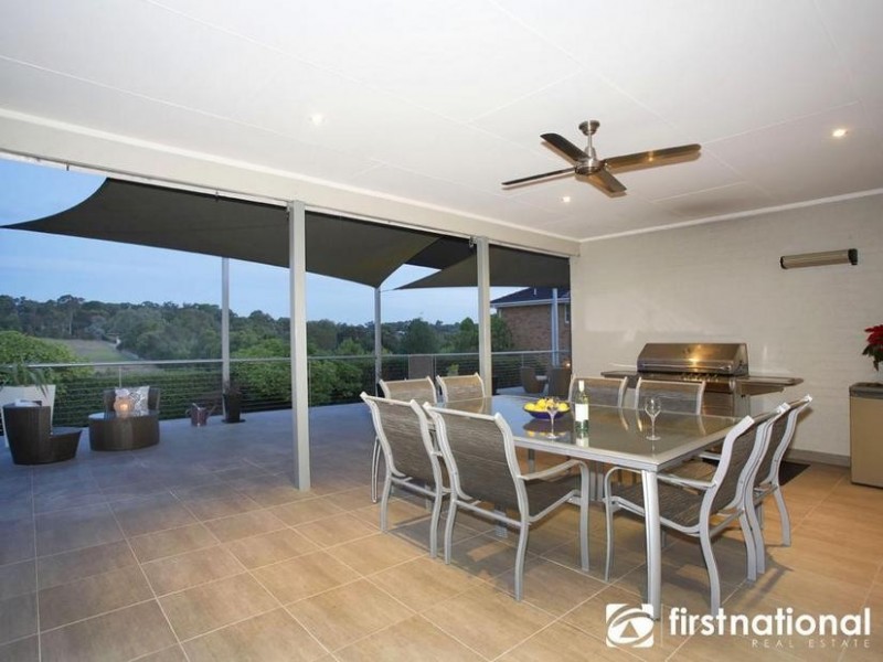 27 Rydaldene Way, Berwick VIC 3806