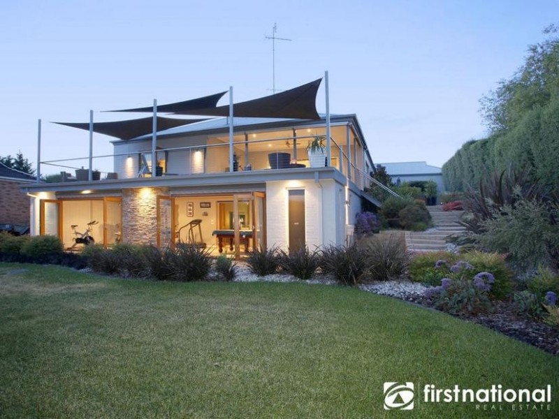 27 Rydaldene Way, Berwick VIC 3806