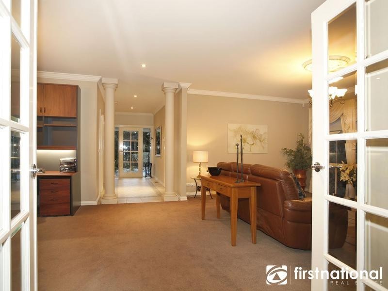 27 Rydaldene Way, Berwick VIC 3806
