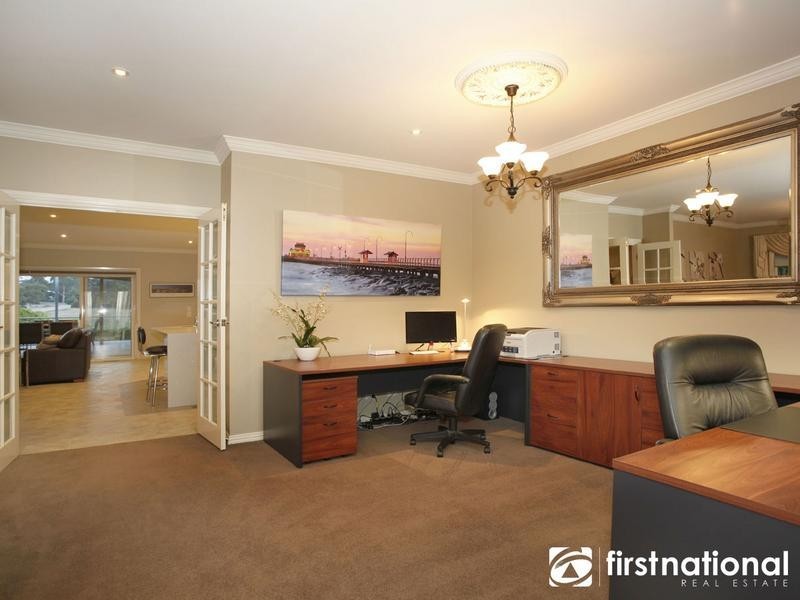 27 Rydaldene Way, Berwick VIC 3806