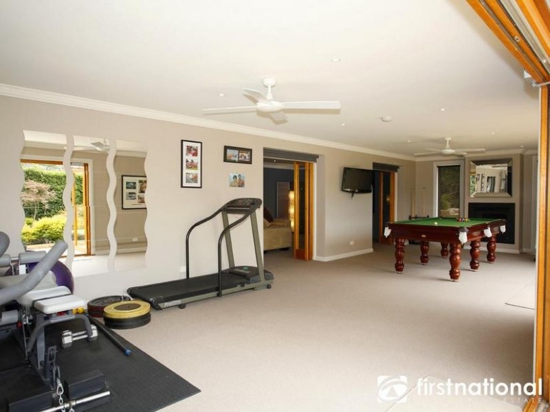 27 Rydaldene Way, Berwick VIC 3806