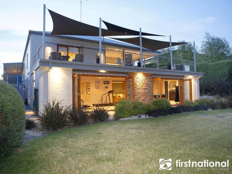 27 Rydaldene Way, Berwick VIC 3806