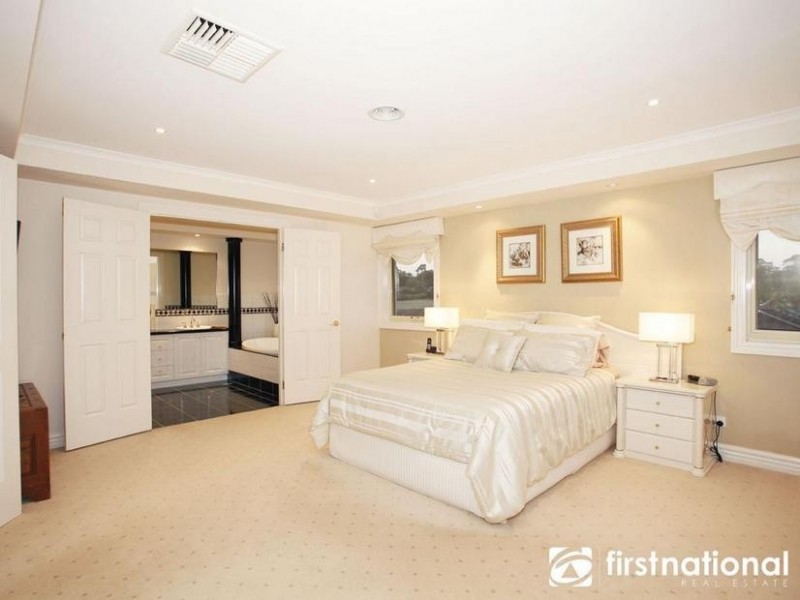 29 Rydaldene Way, Berwick VIC 3806