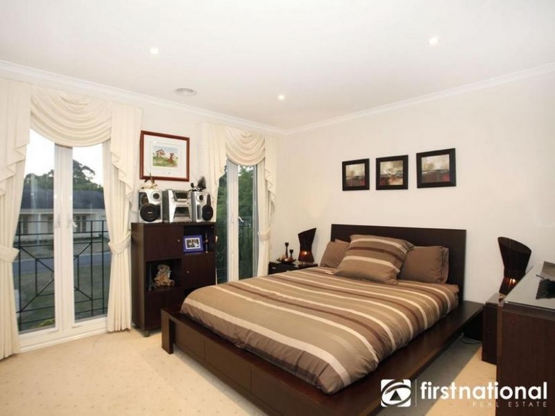 29 Rydaldene Way, Berwick VIC 3806