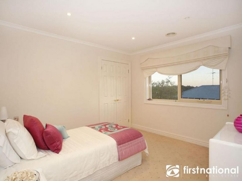 29 Rydaldene Way, Berwick VIC 3806