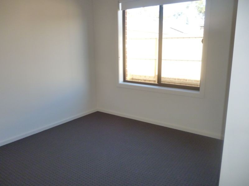 76 Fallingwater Drive, Pakenham VIC 3810