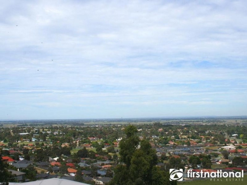 37 Highland Drive, Pakenham VIC 3810