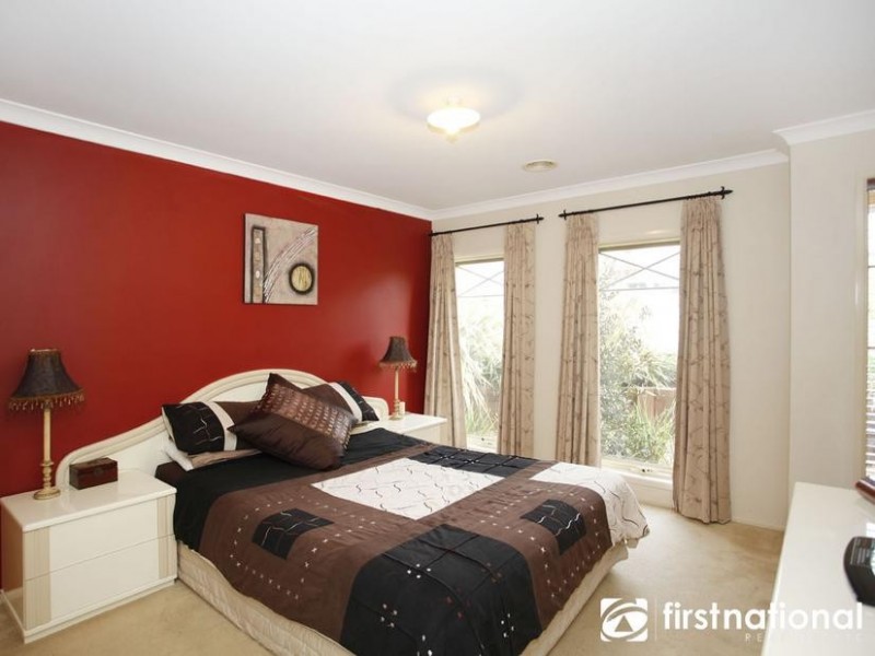 35 Sheldon Drive, Berwick VIC 3806