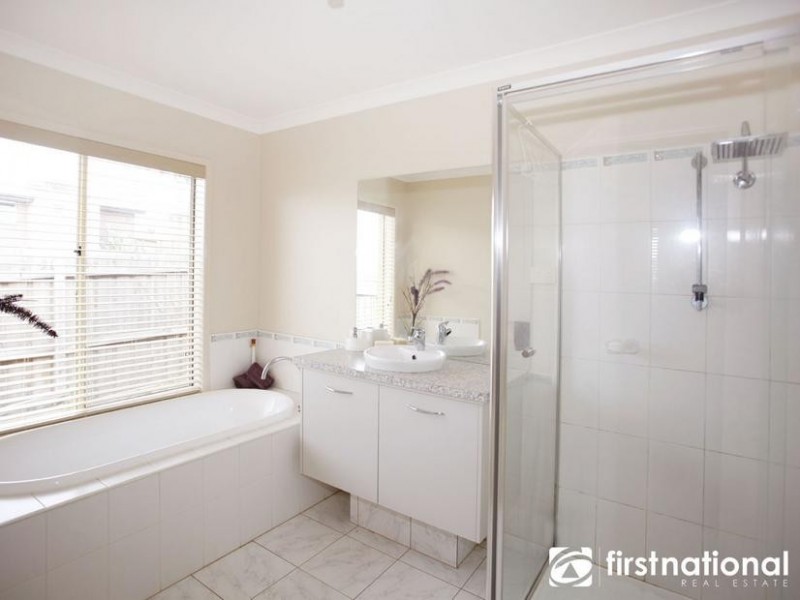 35 Sheldon Drive, Berwick VIC 3806