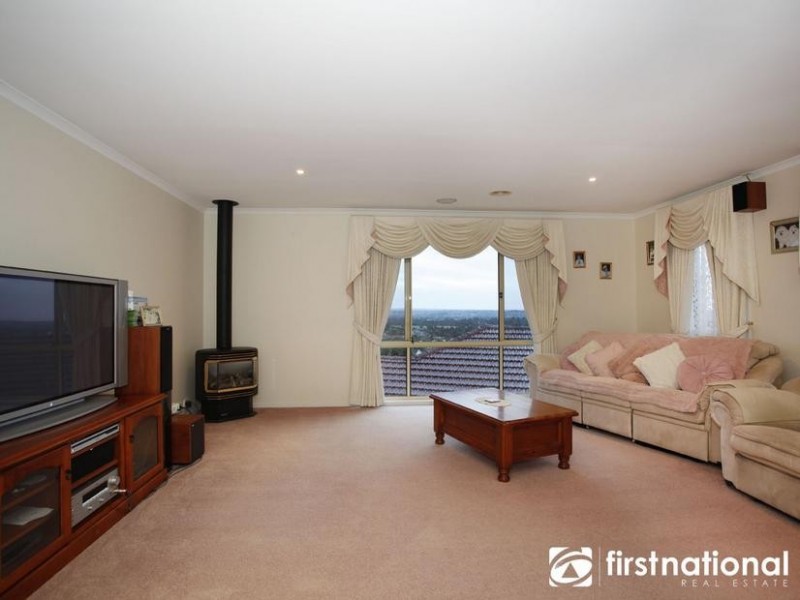 8 Biralee Court, Berwick VIC 3806