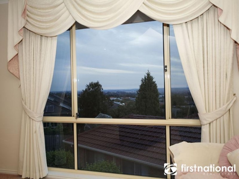 8 Biralee Court, Berwick VIC 3806