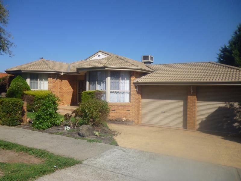 1 Kimbara Drive, Berwick VIC 3806