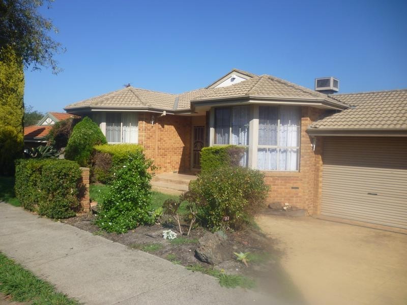 1 Kimbara Drive, Berwick VIC 3806