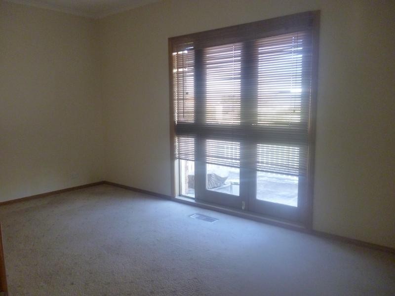 1 Kimbara Drive, Berwick VIC 3806