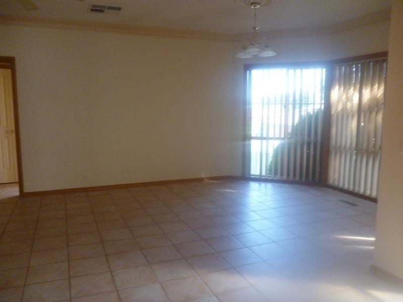 1 Kimbara Drive, Berwick VIC 3806