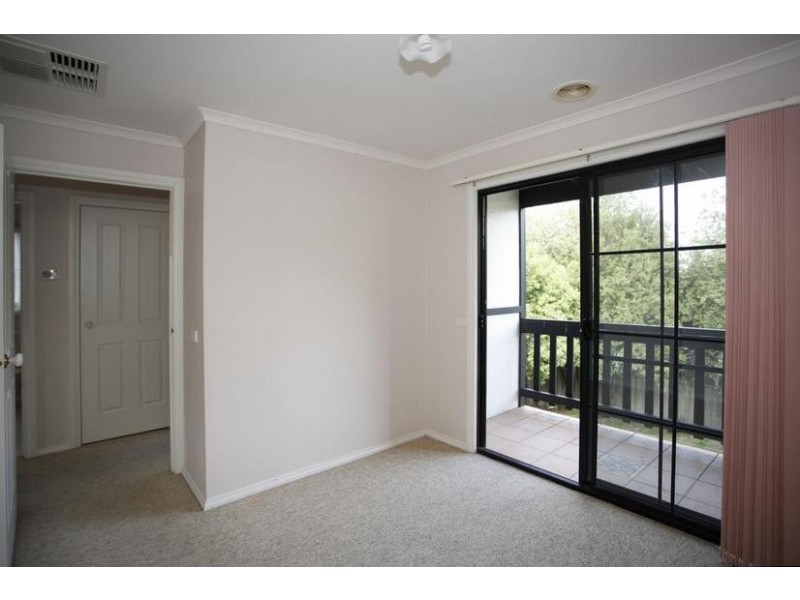 8/40 Warrawong Drive, Berwick VIC 3806