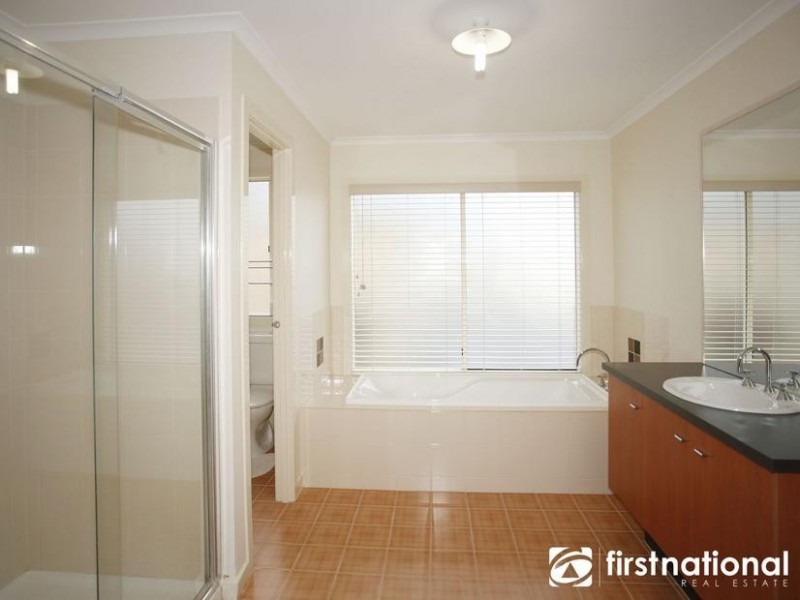 20 Don Collins Way, Berwick VIC 3806