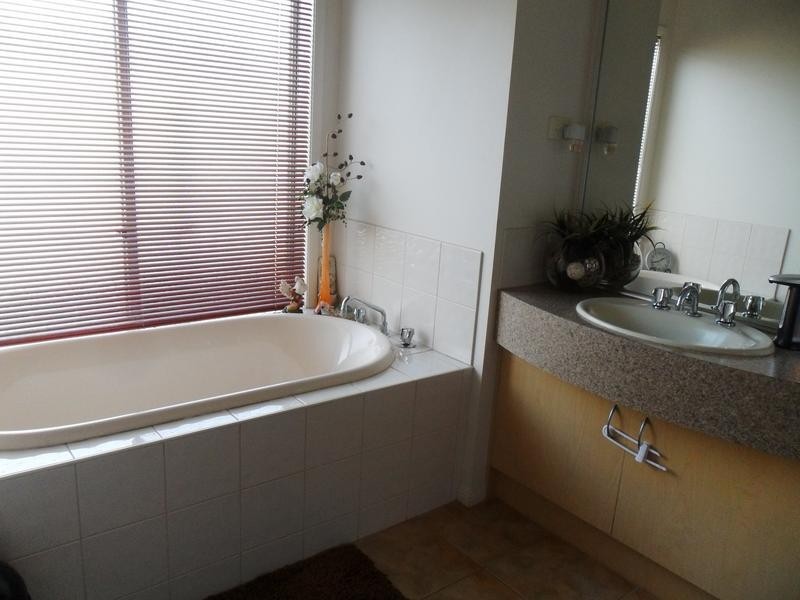 9 Blackmore Close, Pakenham VIC 3810