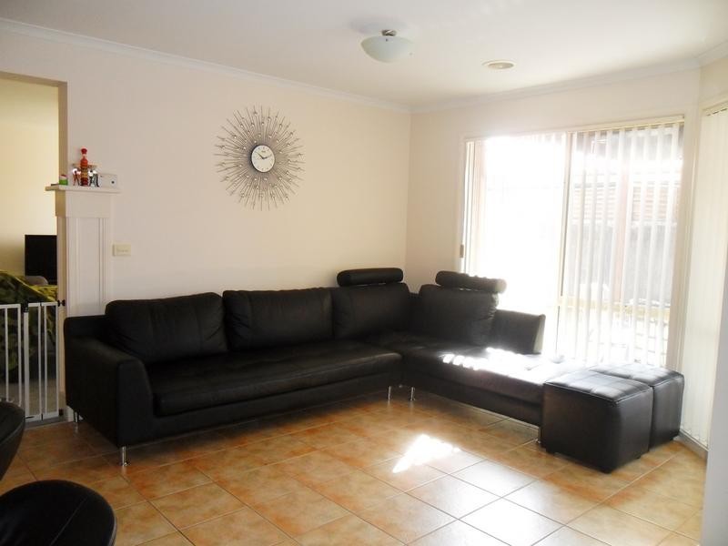 9 Blackmore Close, Pakenham VIC 3810