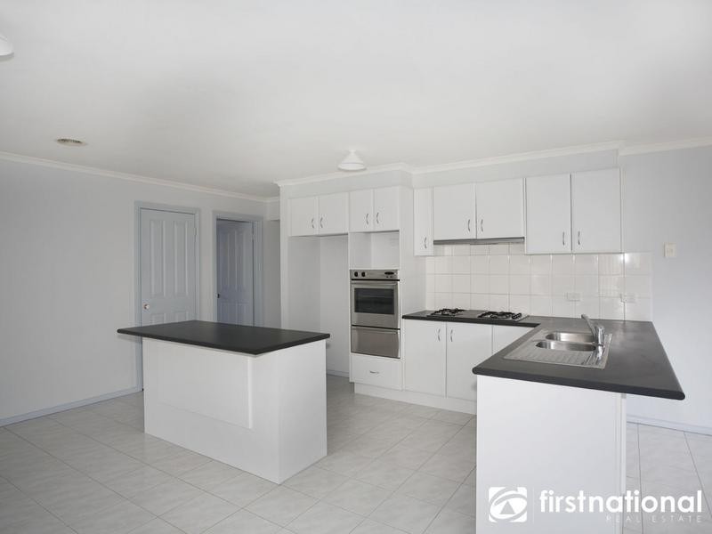 28 Eucumbene Drive, Berwick VIC 3806