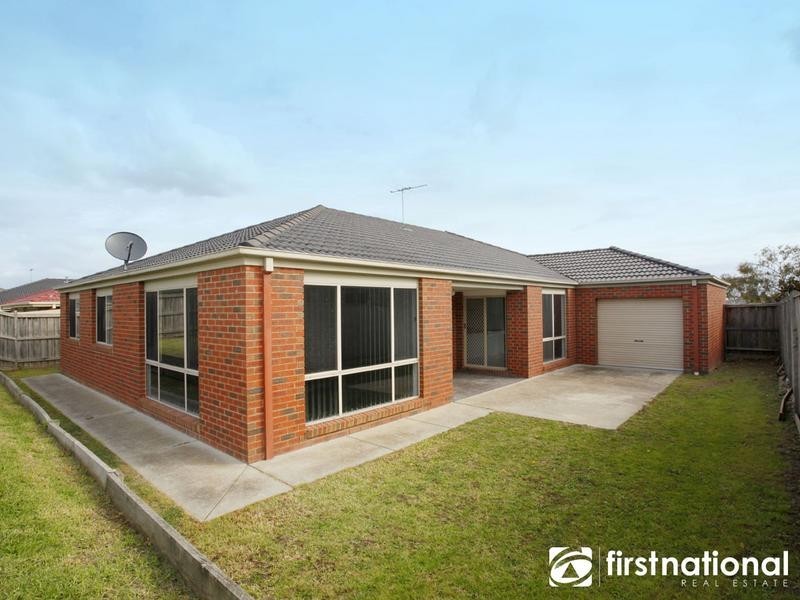28 Eucumbene Drive, Berwick VIC 3806