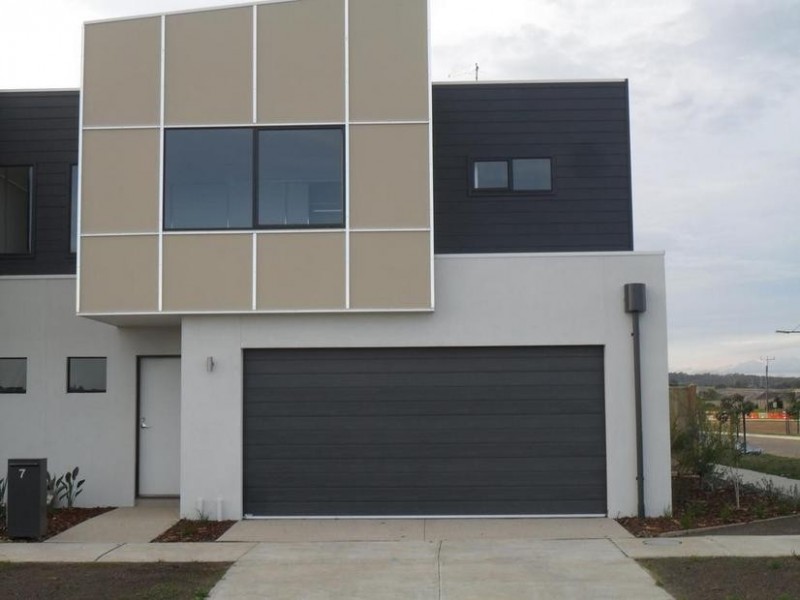 7 Hammond Crescent, Officer VIC 3809