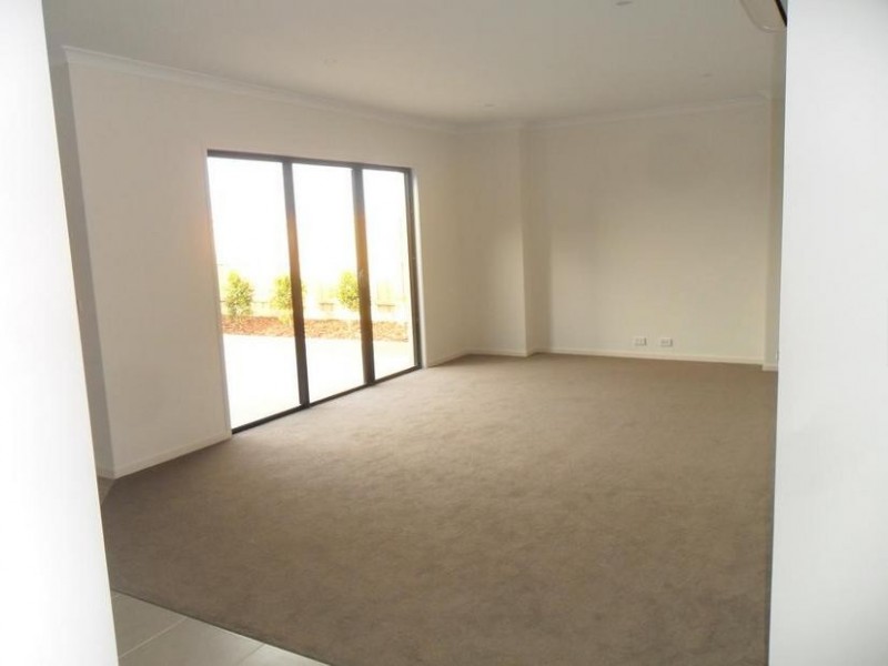 7 Hammond Crescent, Officer VIC 3809