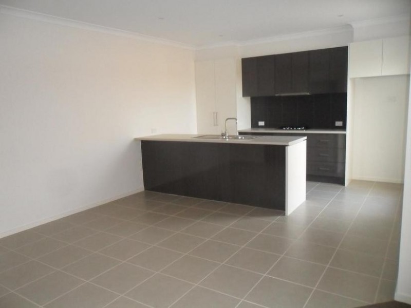 7 Hammond Crescent, Officer VIC 3809