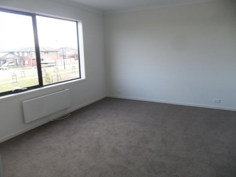 7 Hammond Crescent, Officer VIC 3809