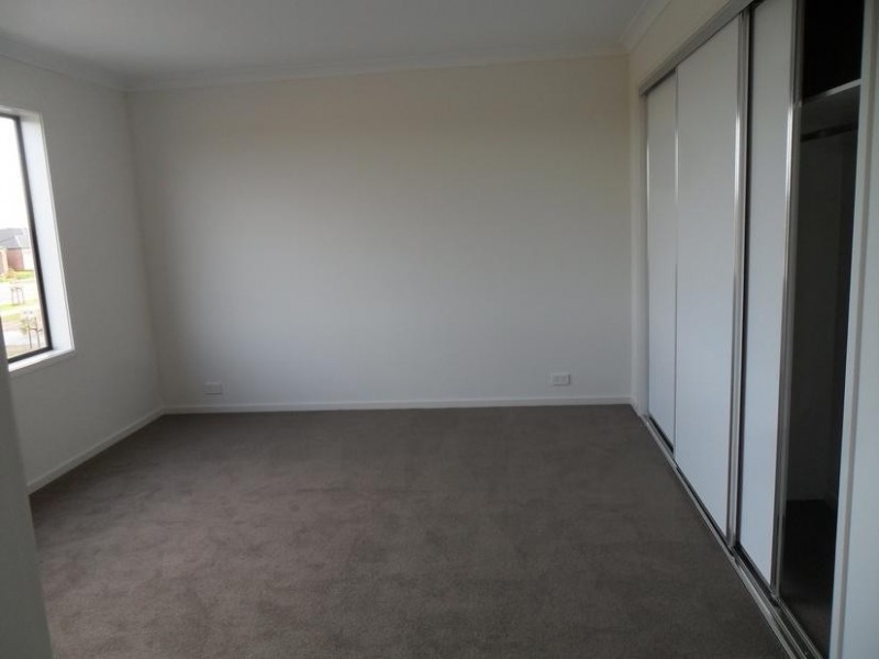 7 Hammond Crescent, Officer VIC 3809