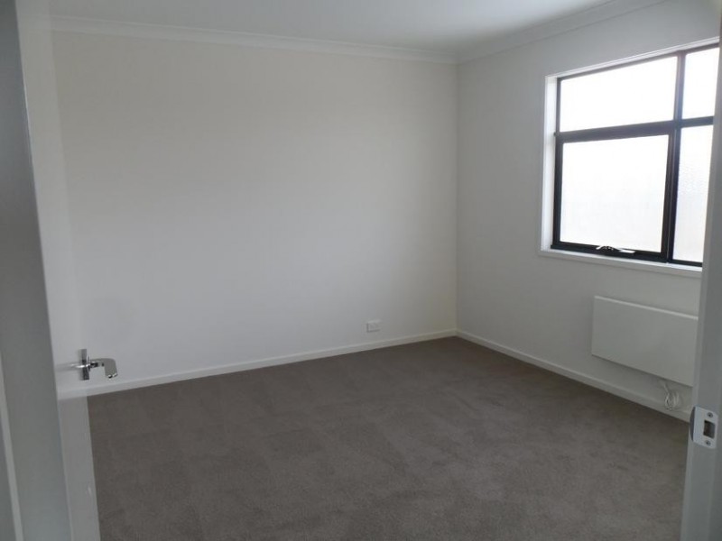 7 Hammond Crescent, Officer VIC 3809