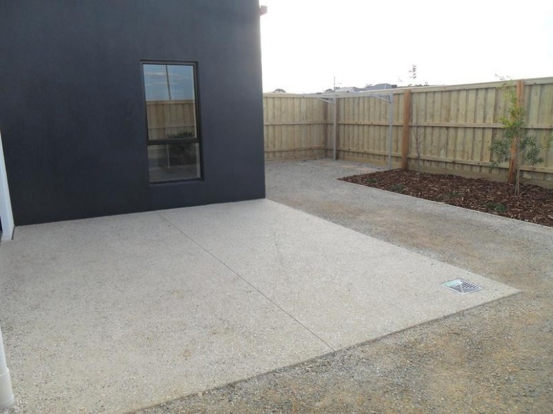 7 Hammond Crescent, Officer VIC 3809