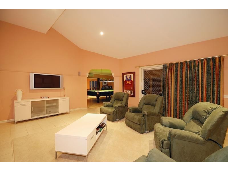 20 Carlisle Drive, Beaconsfield VIC 3807