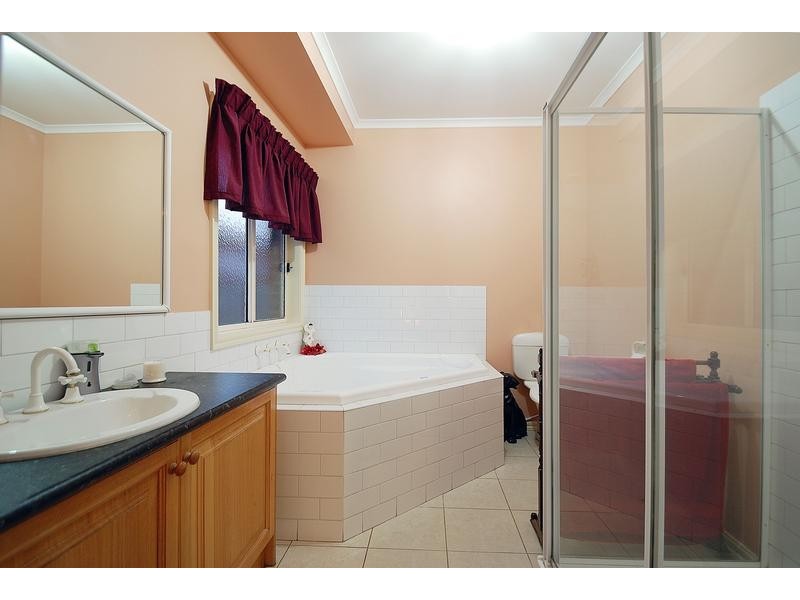 20 Carlisle Drive, Beaconsfield VIC 3807