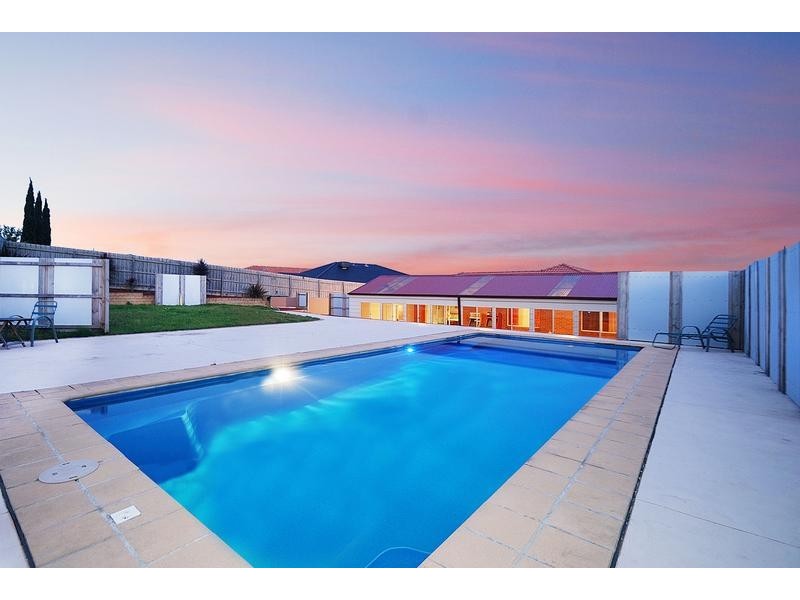 20 Carlisle Drive, Beaconsfield VIC 3807