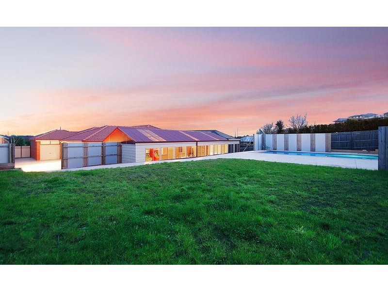 20 Carlisle Drive, Beaconsfield VIC 3807