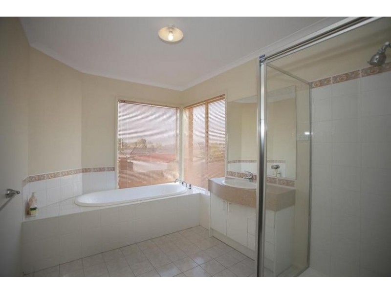 3 Pevensey Drive, Narre Warren South VIC 3805