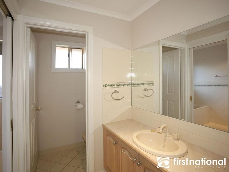 10 Glendale Crescent, Berwick VIC 3806