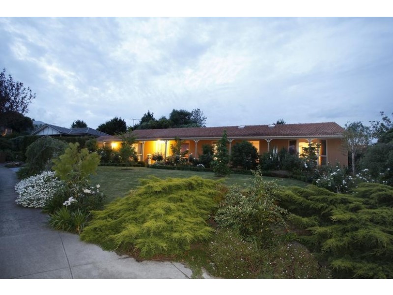 50 Edrington Park Drive, Berwick VIC 3806