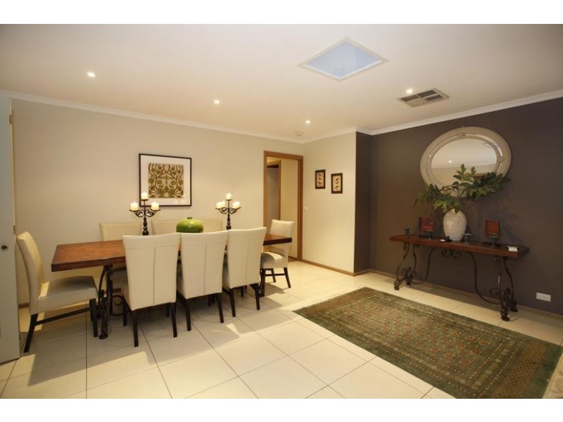 50 Edrington Park Drive, Berwick VIC 3806