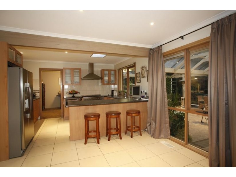 50 Edrington Park Drive, Berwick VIC 3806