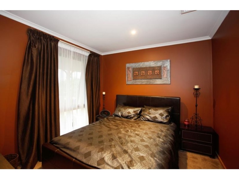 50 Edrington Park Drive, Berwick VIC 3806