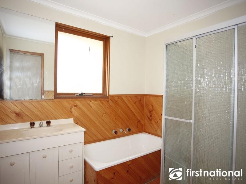 33 Bemersyde Drive, Berwick VIC 3806